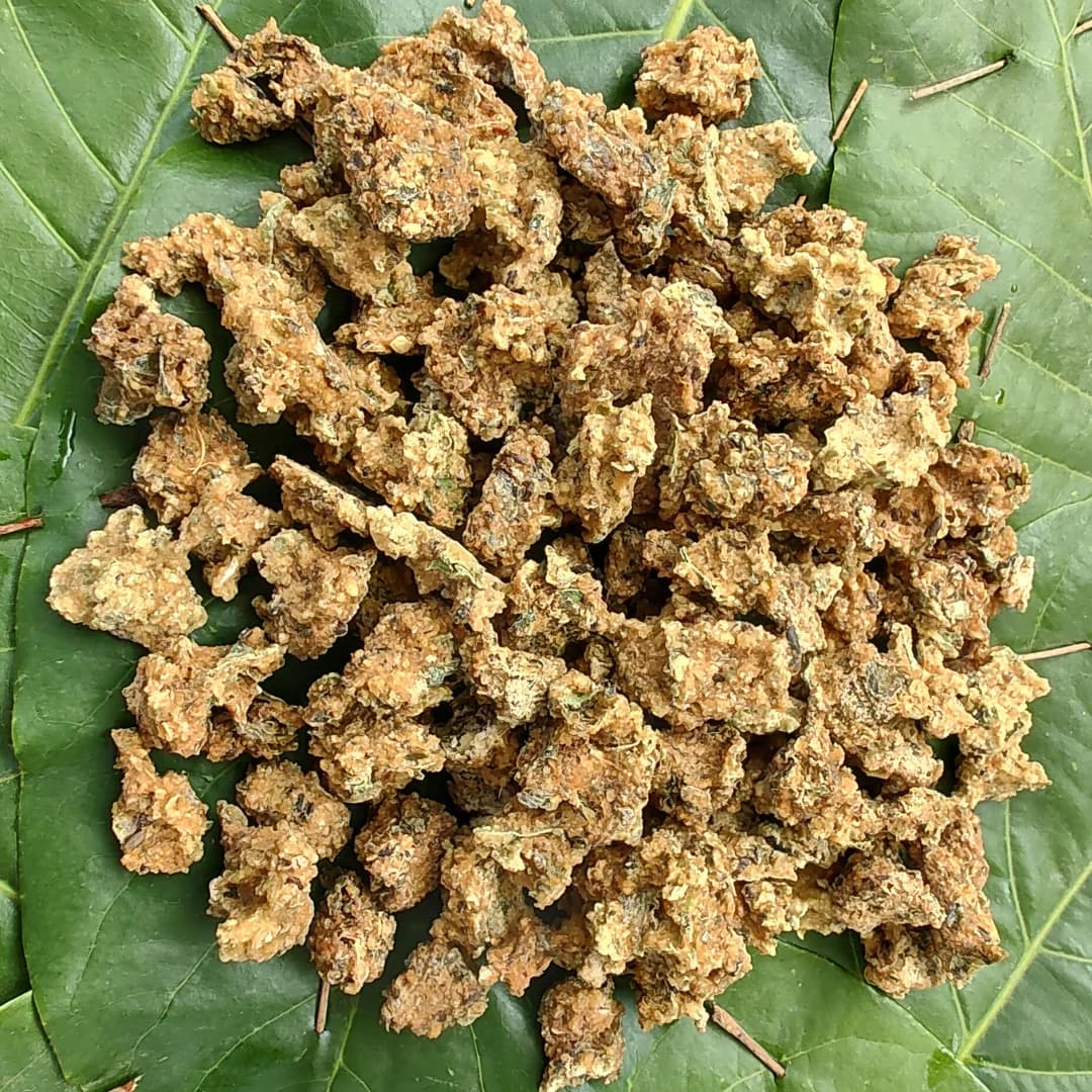 Coarse stone-ground masala flecked through hand-dropped moongdal wadi